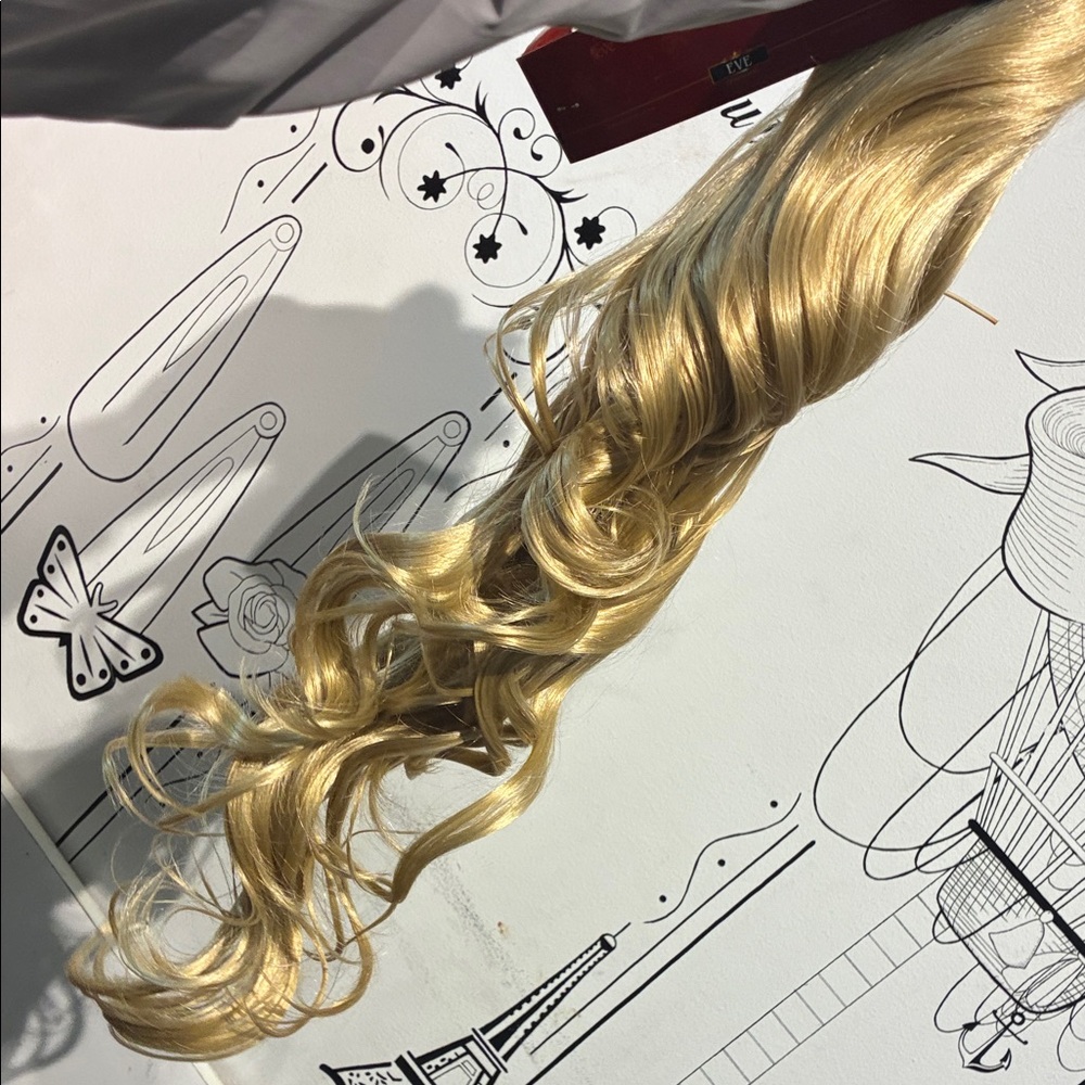 Eve Golden Blonde Long Wavy Hair ponytail